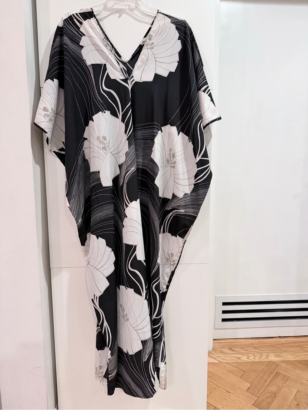 Natori Black & White Floral Kaftan Maxi Dress Size L NWOT